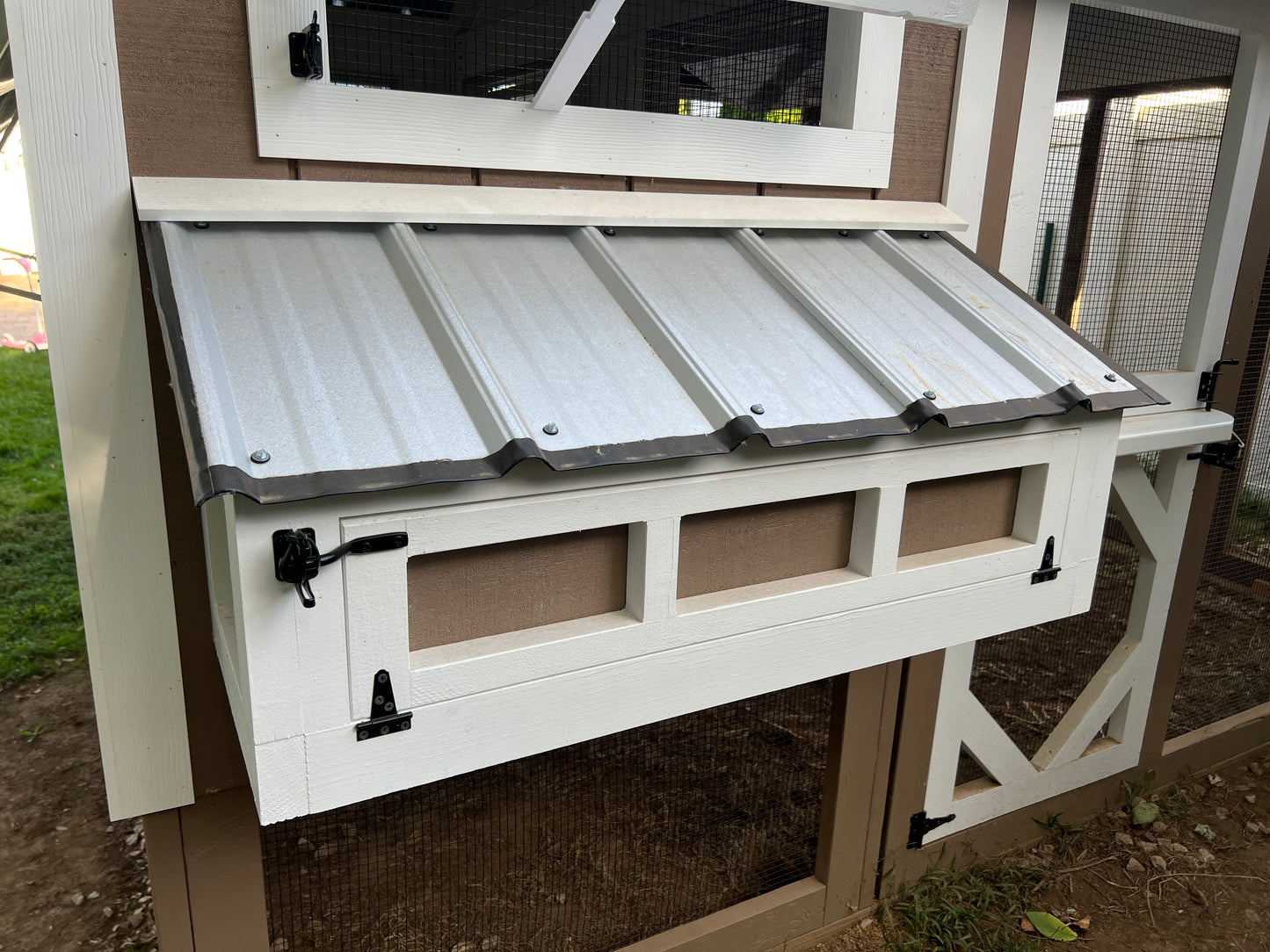 Dream Chicken Coop Build Plans / 8x12 Fully enclosed Chicken Coop And Run Project Plans